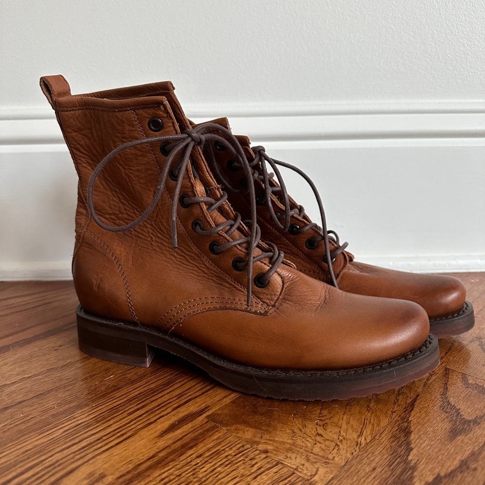 Frye - NWOT - size 7 - combat paddock boots in cognac
